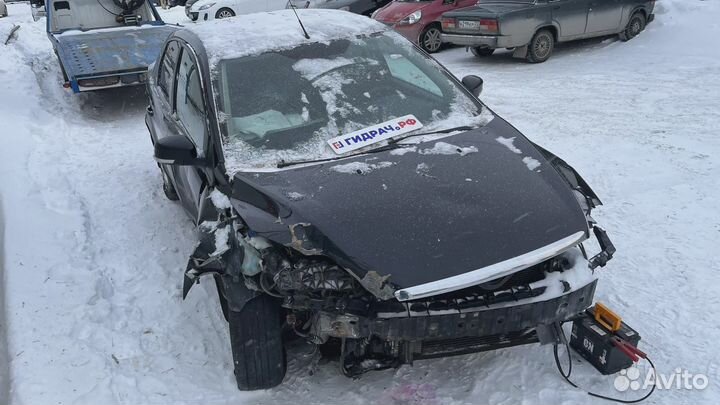 Стекло кузовное глухое левое Ford Focus 2 1362993