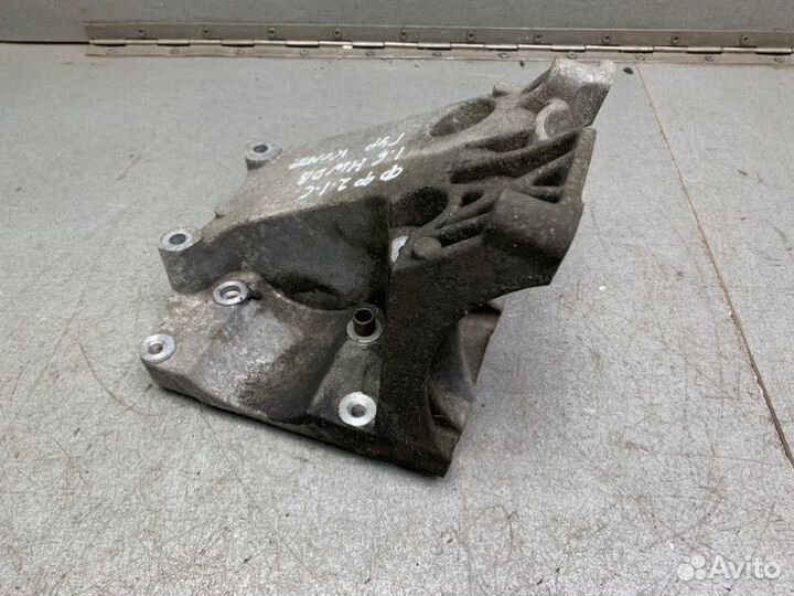 Кронштейн компрессора кондиционера Ford Focus 2