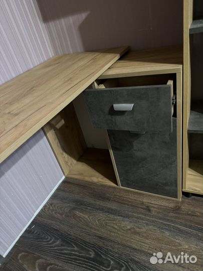 Письменный стол