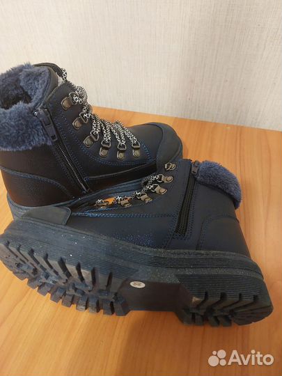 Ботинки зимние для девочки 33 размер. Новые