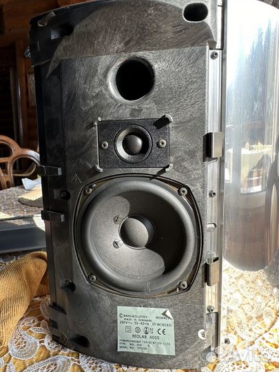 Настенные колонки Bang & Olufsen