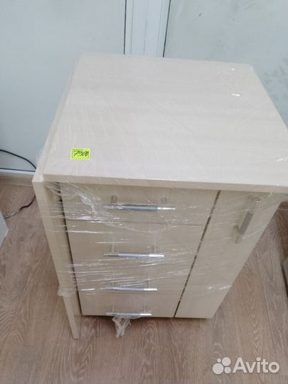 Маникюрный стол складной