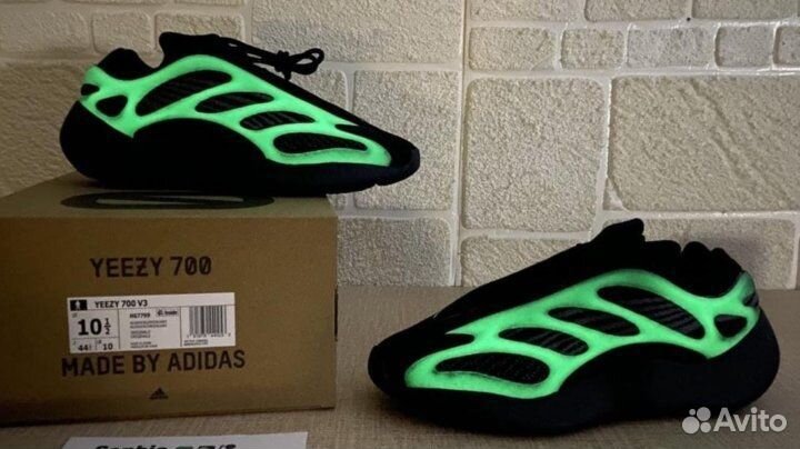 Кроссовки Adidas yeezy boost 700 v3