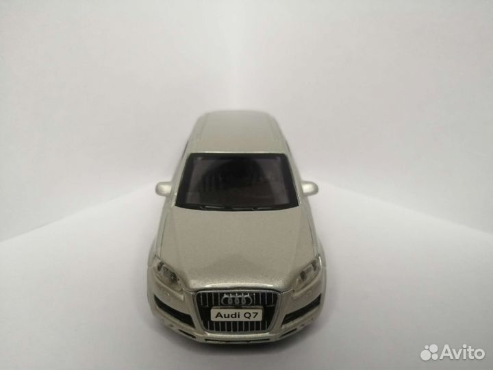Модель 1/43 Audi Q7