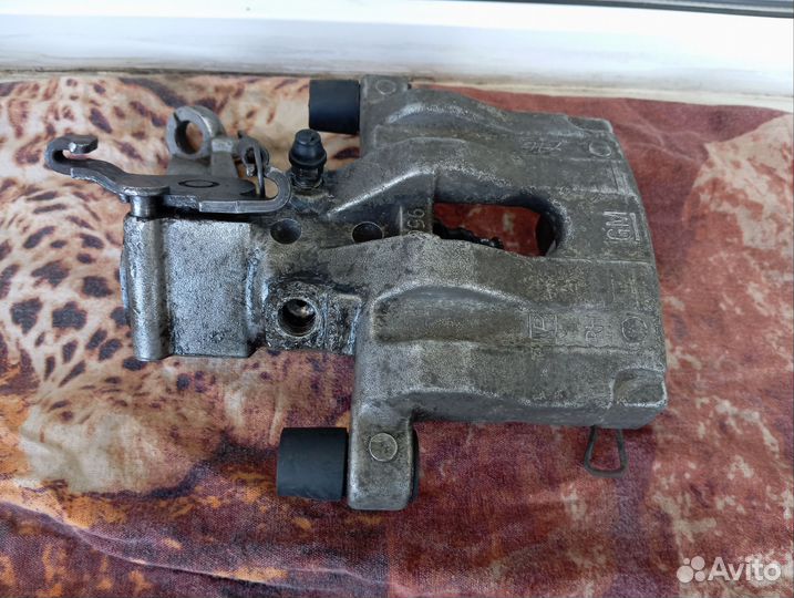 Суппорт задний правый Opel Vectra C