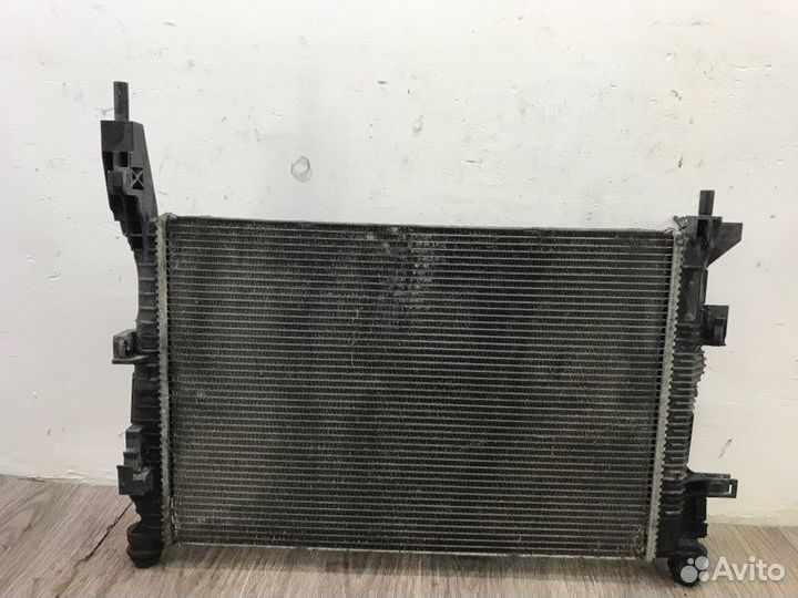 Радиатор двс Ford Focus 3 хетчбэк-5ти дв. M2DA