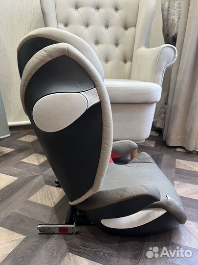 Автомобильное кресло