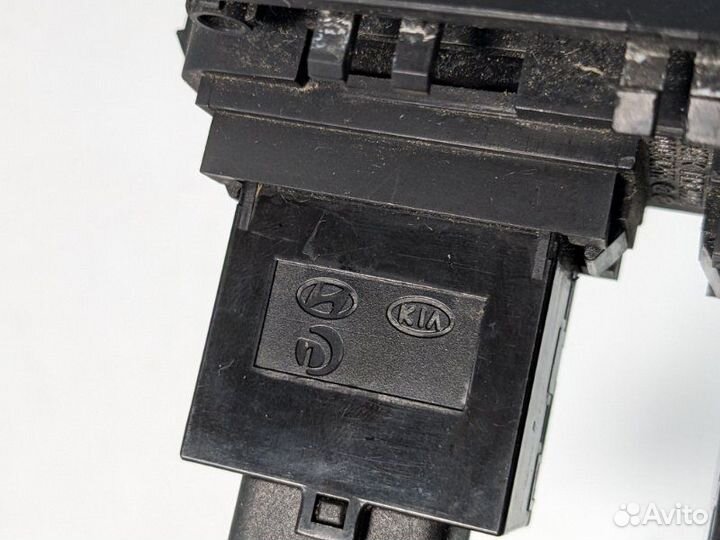 Кнопка обогрева сидений правая Hyundai Tucson JM