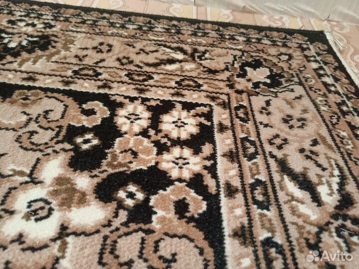 Ковер. Хорошее состояние, но пыльный