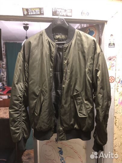 Мужской бомбер bershka