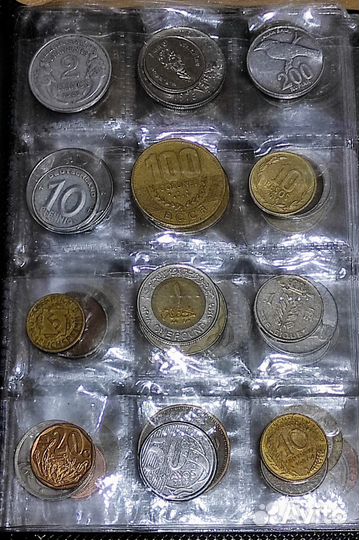 Монеты мира без повтора 96 штук в альбоме
