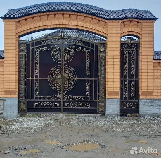 Кованые ворота в эксклюзивном исполнении от произв