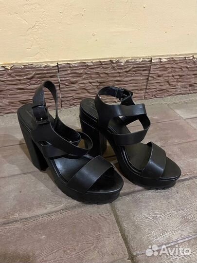 Босоножки “Stradivarius”