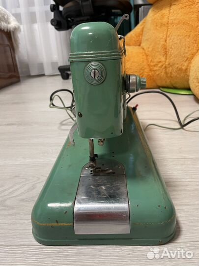 Швейная машина Волга