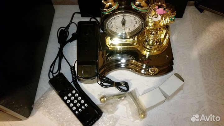 Часы с телефоном и светильником 3в1
