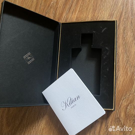 Коробка подарочная черная от духов