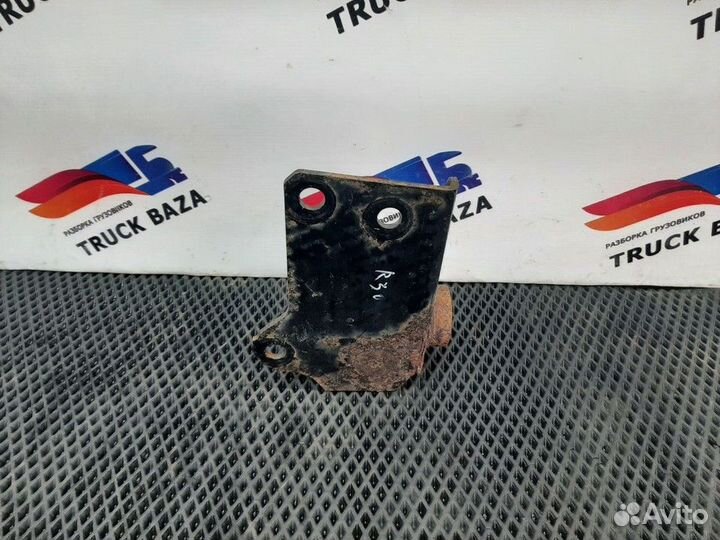 Кронштейн бампера правый Renault Magnum