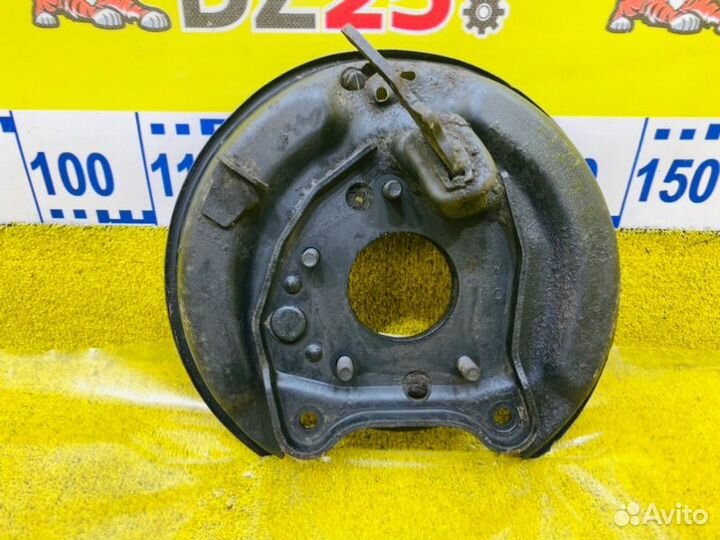 Кожух тормозного диска задний правый Toyota Land 145329