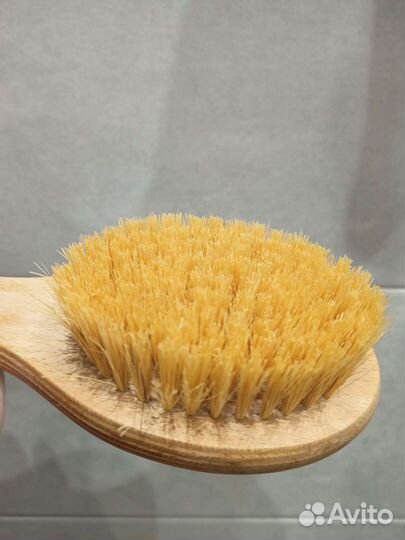 Щетка для сухого массажа The body shop