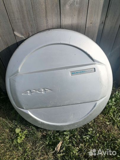 Колпак, кожух, чехол запасного колеса шевроле нива