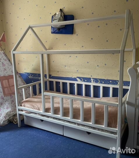 Кровать домик