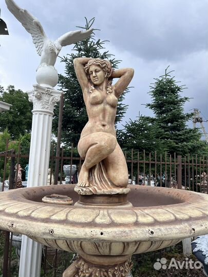 Фонтан Девушка Купальщица