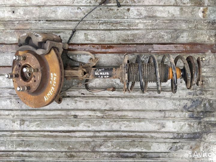 Стойки передние Nissan Almera N16