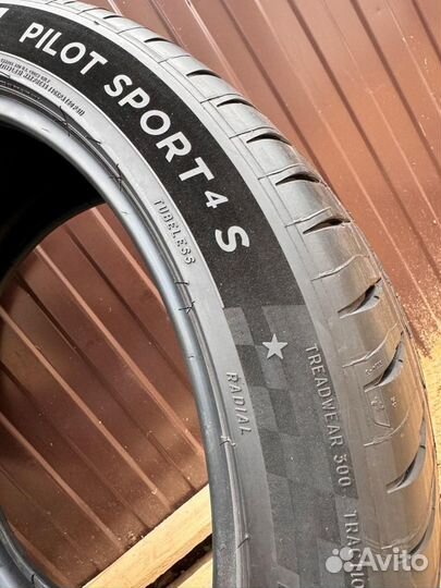 Michelin Pilot Sport 4 S 295/35 R21 и 315/30 R22