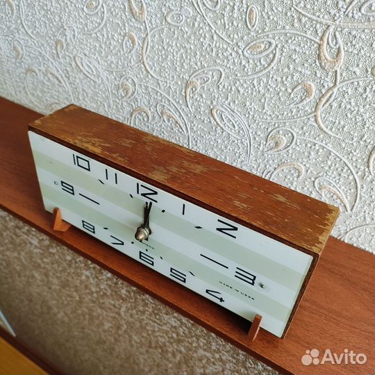 Часы механические настольные Янтарь. СССР