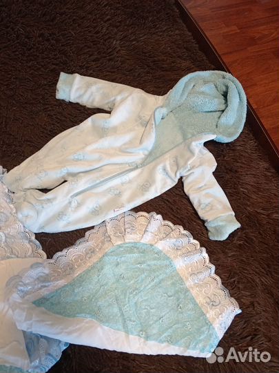 Одеяло и комбинезон для новорождённых