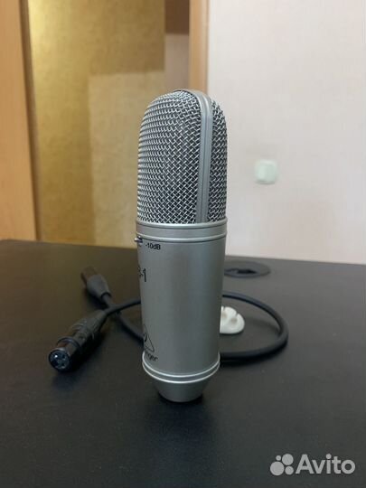Студийный микрофон behringer B1