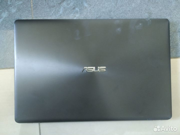 Ноутбук Asus X550L есть повреждения