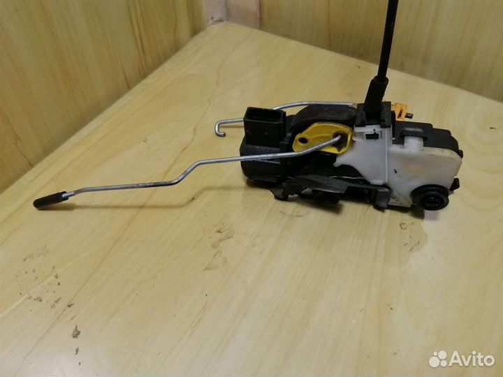 Замок двери задней левой Opel Astra J