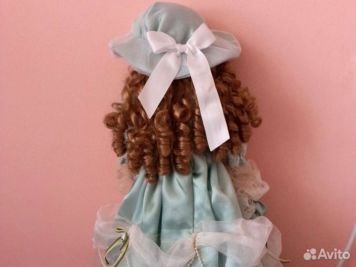 Кукла фарфоровая коллекционная