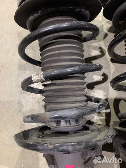 Стойки передние с пружинами передние Mercedes-Benz