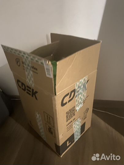 Коробка с женской одеждой 42 р-р