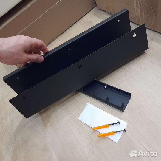 Полка с крючками металлическая настенная 40х9х10см