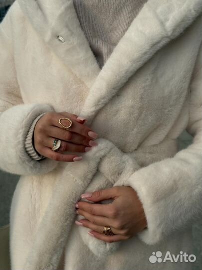 Шуба из экомеха с капюшоном