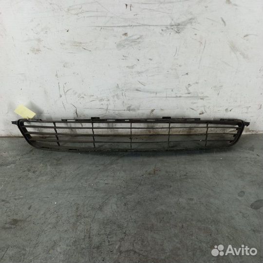 Решетка бампера передняя Toyota Corolla 150