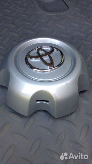 Колпак колесного диска на Toyota Land Cruiser