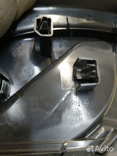 Уголок двери правый Mercedes Ml W164