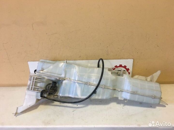 Бачок омывателя Toyota Land Cruiser 200