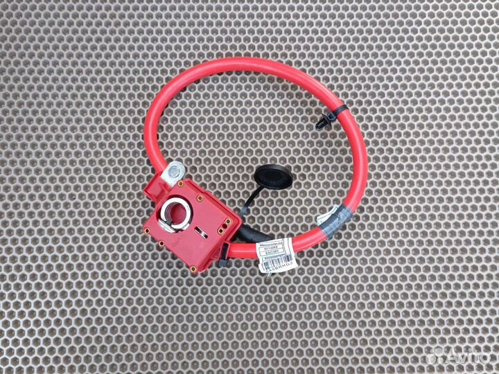 Новая BMW X3 F25 клемма плюсовая