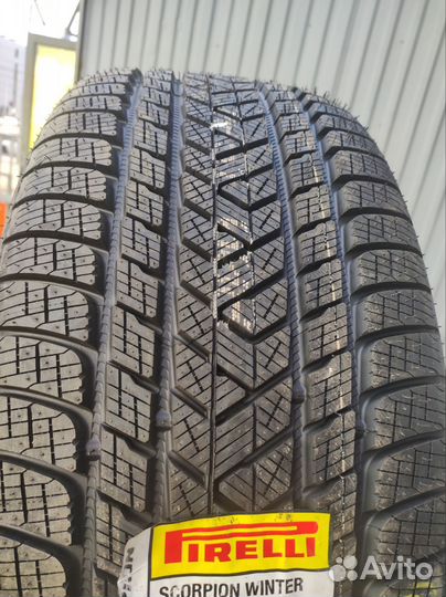 Pirelli Scorpion Winter 275/40 R21 и 315/35 R21 107V