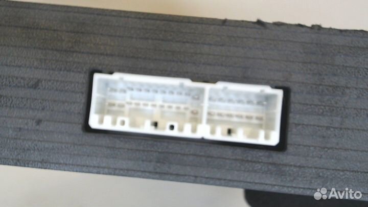 Усилитель звука Chrysler 300M, 2003