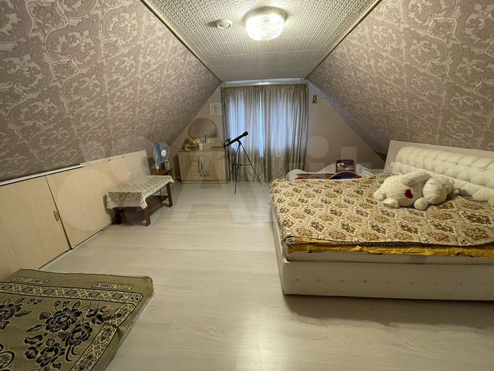 Дом 184 м² на участке 7 сот.