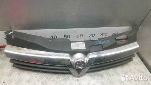 Решетка радиатора opel astra H (DEA20G101)