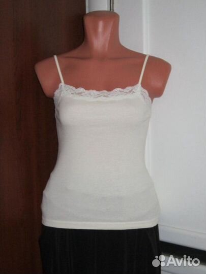 Белый топ с кружевом 42 р