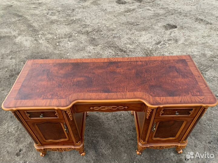 Письменный стол