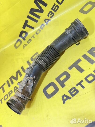 Патрубок воздушного фильтра Volkswagen Passat B5